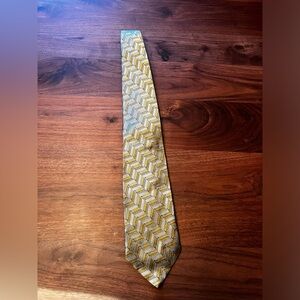 Roundtree & Yorke 100% Silk Geometric Brown Necktie Hand Tailored In USA X long